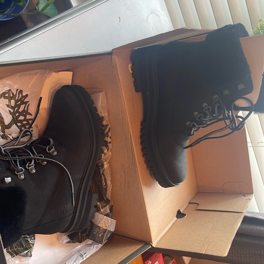 Brand new .. still in the box black Timberland boots..6.5